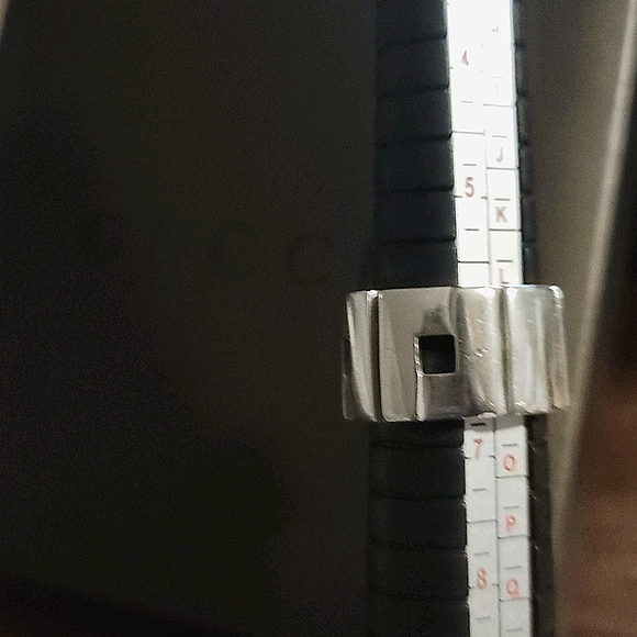 AUTHENTIC Gucci Sterling Silver ring